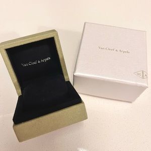 VCA Packaging for Sweet Alhambra Bracelet